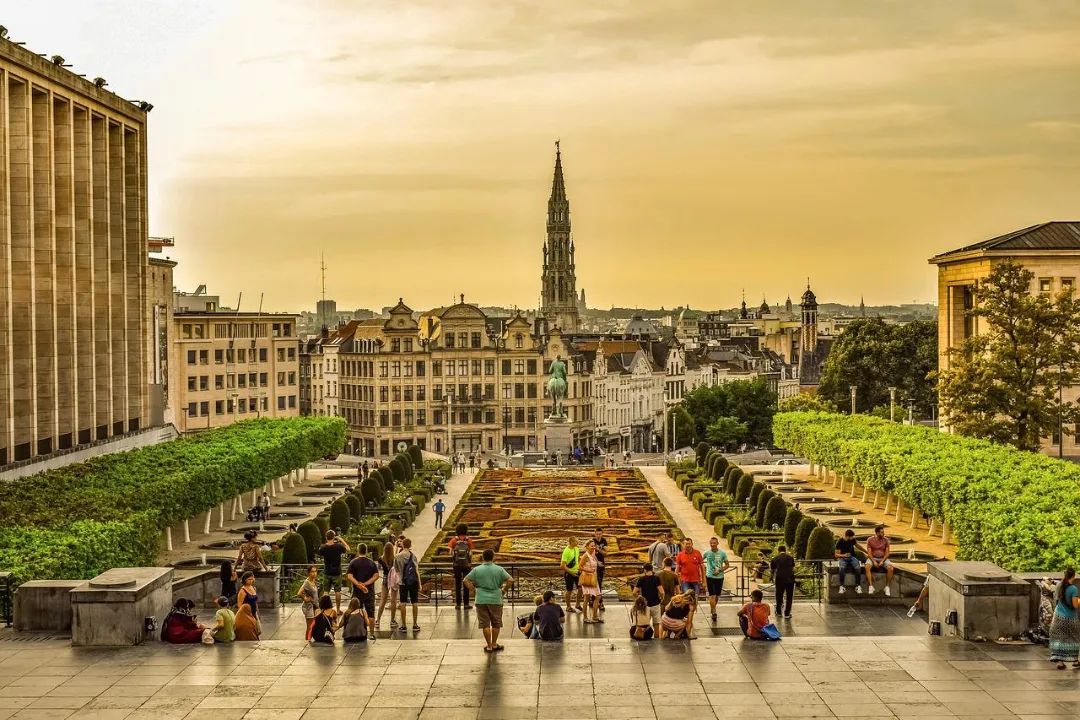 La propria destinazione non è mai un luogo, ma un nuovo modo di vedere le cose.

🇧🇪 Bruxelles

#miller #travelquotes #frasiinviaggio #viaggi #viaggiare #viaggiatori #travel #traveldesignstudio #bruxelles