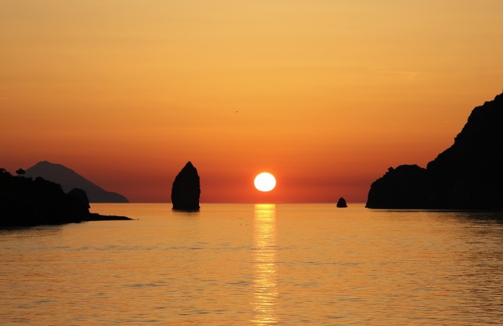 viaggio-isole-eolie-tramonto