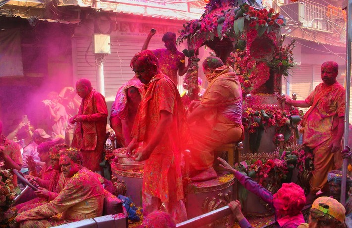 VIAGGIO IN INDIA HOLI colori