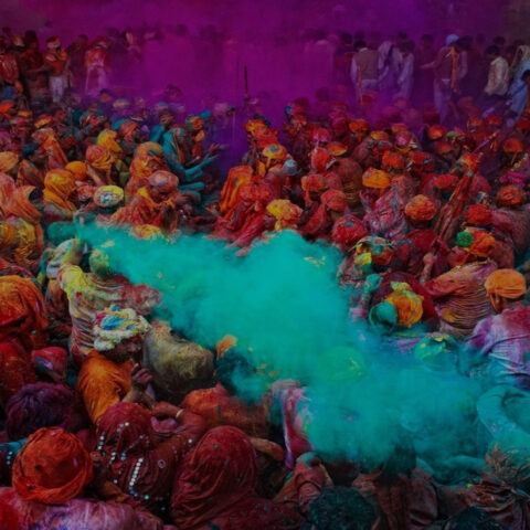 holi festival per copertina scura