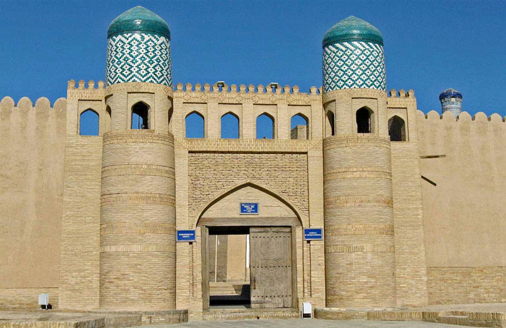 viaggio-uzbekistan-khiva-madrassa-kunya-ark