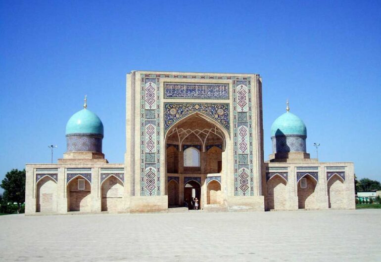 Uzbekistan,-Tashkent,-madrassa-Barak-Khan
